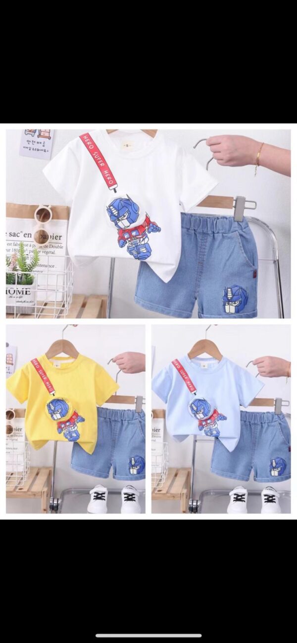 Boys' short-sleeved crew neck T-shirt and jeans